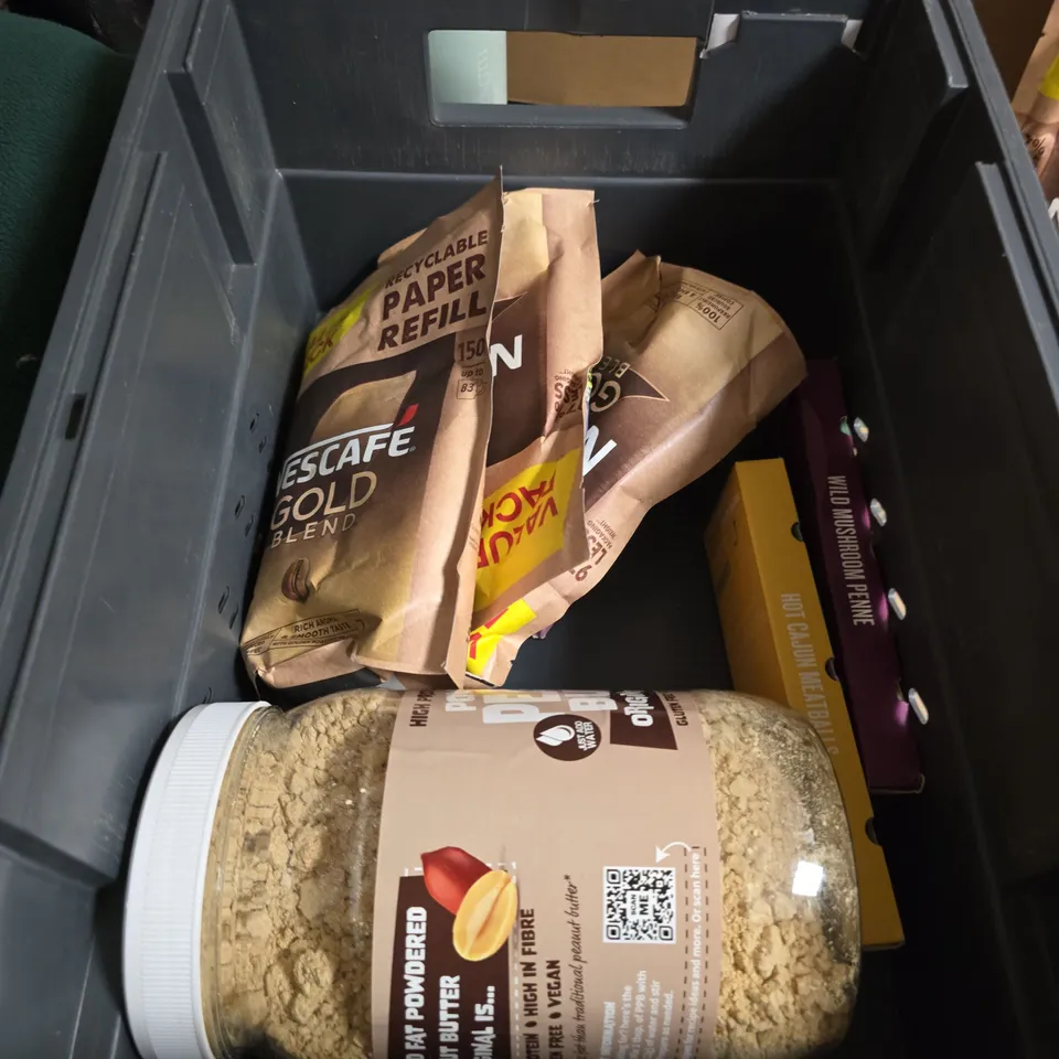 APPROXIMATELY 15 ASSORTED FOOD AND DRINK ITEMS TO INCLUDE - SIMPLY COOK MOGHUL KORMA, ORGANIC COCONUT SUGAR AND PUFFED QUINOA