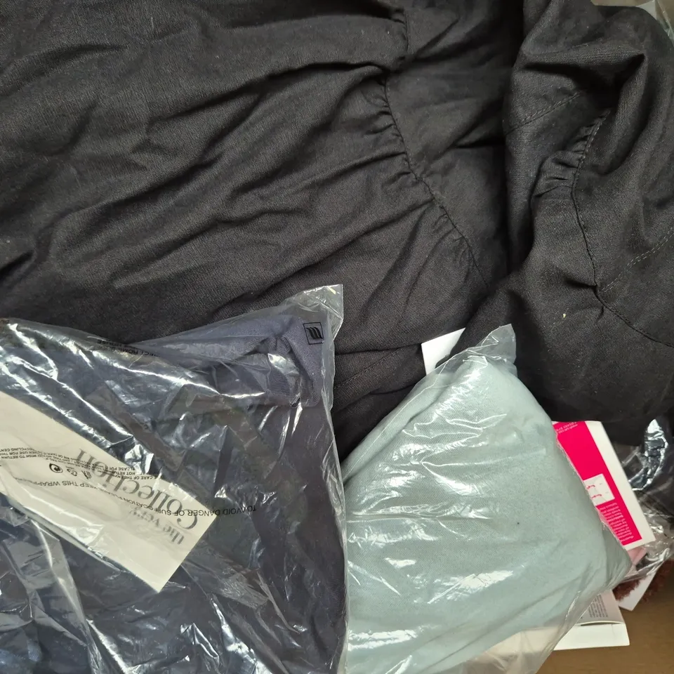 APPROXIMATELY 20 ASSORTED CLOTHING AND FASHION PRODUCTS IN VARIOUS STYLES AND SIZES - COLLECTION ONLY