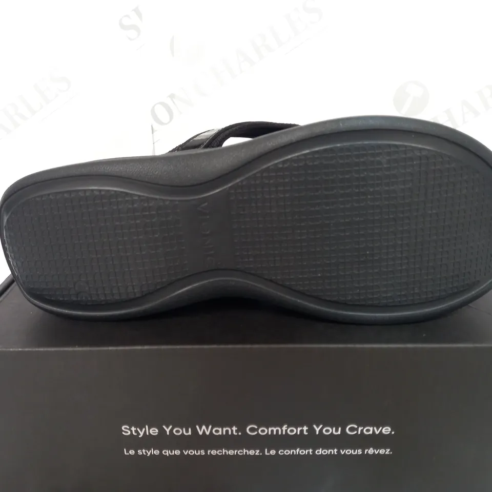 VIONIC PLATFORM OPEN TOE SANDAL IN BLACK - SIZE 6