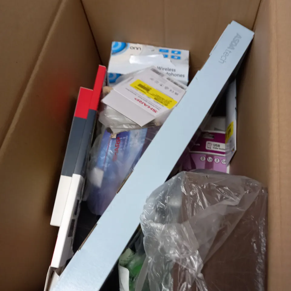 BOX OF APPROXIMATELY 20 ASSORTED ELECTRICAL ITEMS TO INCLUDE HEADPHONES, REMOTES, KEYBOARDS ETC 