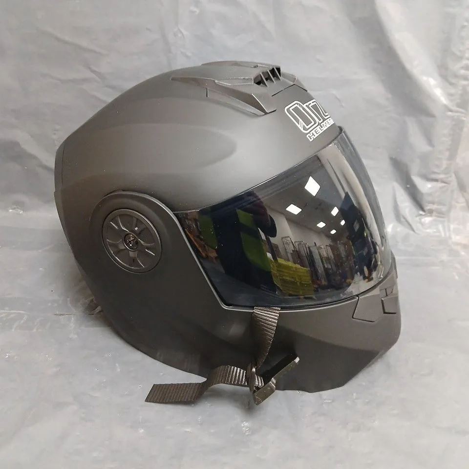 ORZ MOTORCYCLE HELMET IN MATT BLACK - MEDIUM