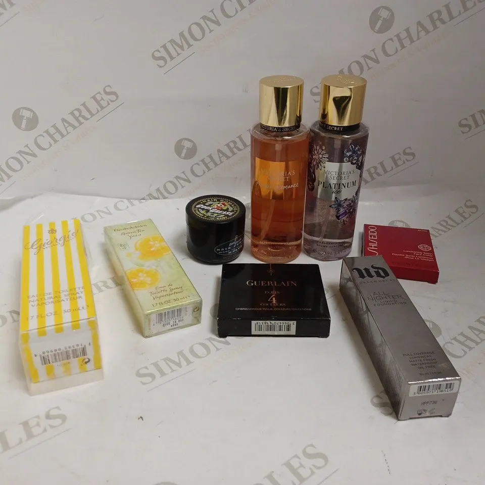 BOX OF APPROXIMATELY 20 ASSORTED HEALTH AND BEAUTY PRODUCTS TO INCLUDE VICTORIA'S SECRET MIST, URBAN DECAY LIQUID FOUNDATION, SHISEIDO DACE COLOUR ETC 