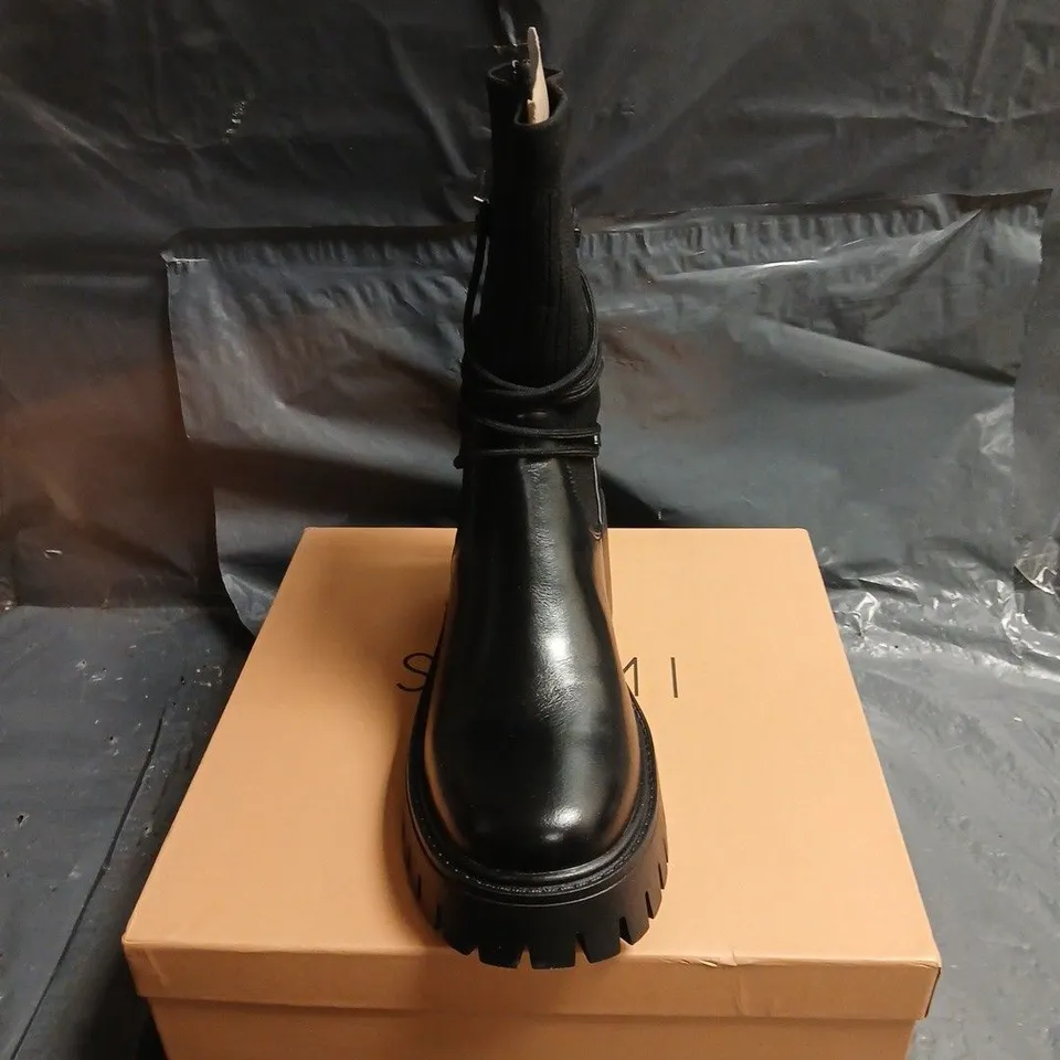 SIMMI LONDON BLACK LEATHER ANKLE BOOTS WITH RIBBED KNIT SOCK SHAFT AND CHUNKY LUG SOLE UK SIZE 7