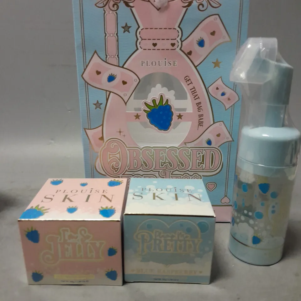 P.LOUISE 3-PIECE BEAUTY SET IN BLUE RASPBERRY 