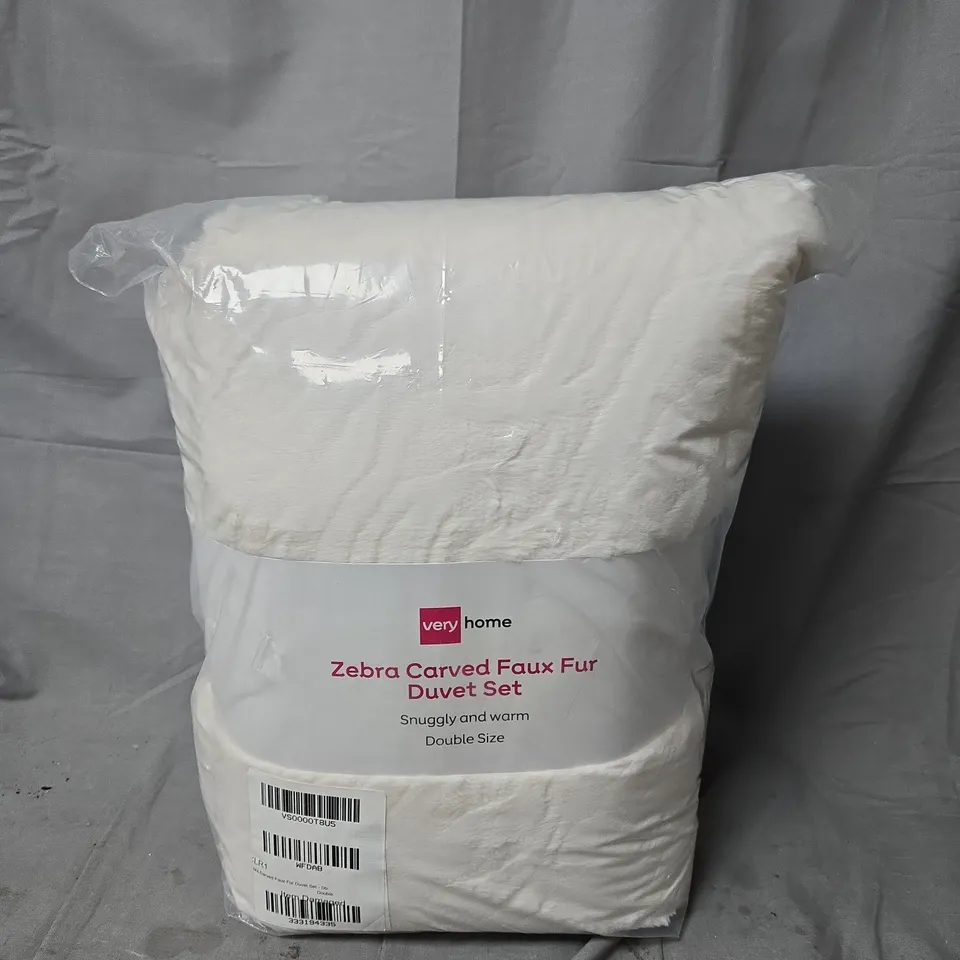 VERY HOME ZEBRA CARVED FAUX FUR DUVET SET – DOUBLE SIZE