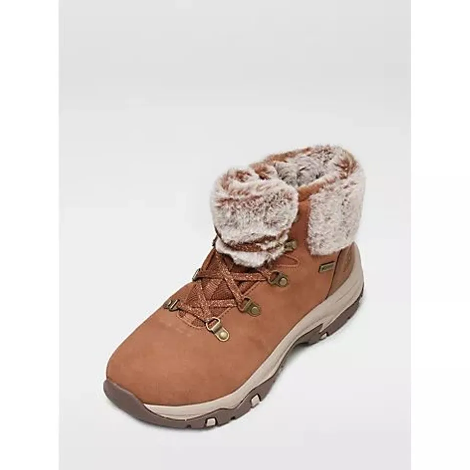 SKECHERS WATERPROOF LACE UP BOOT