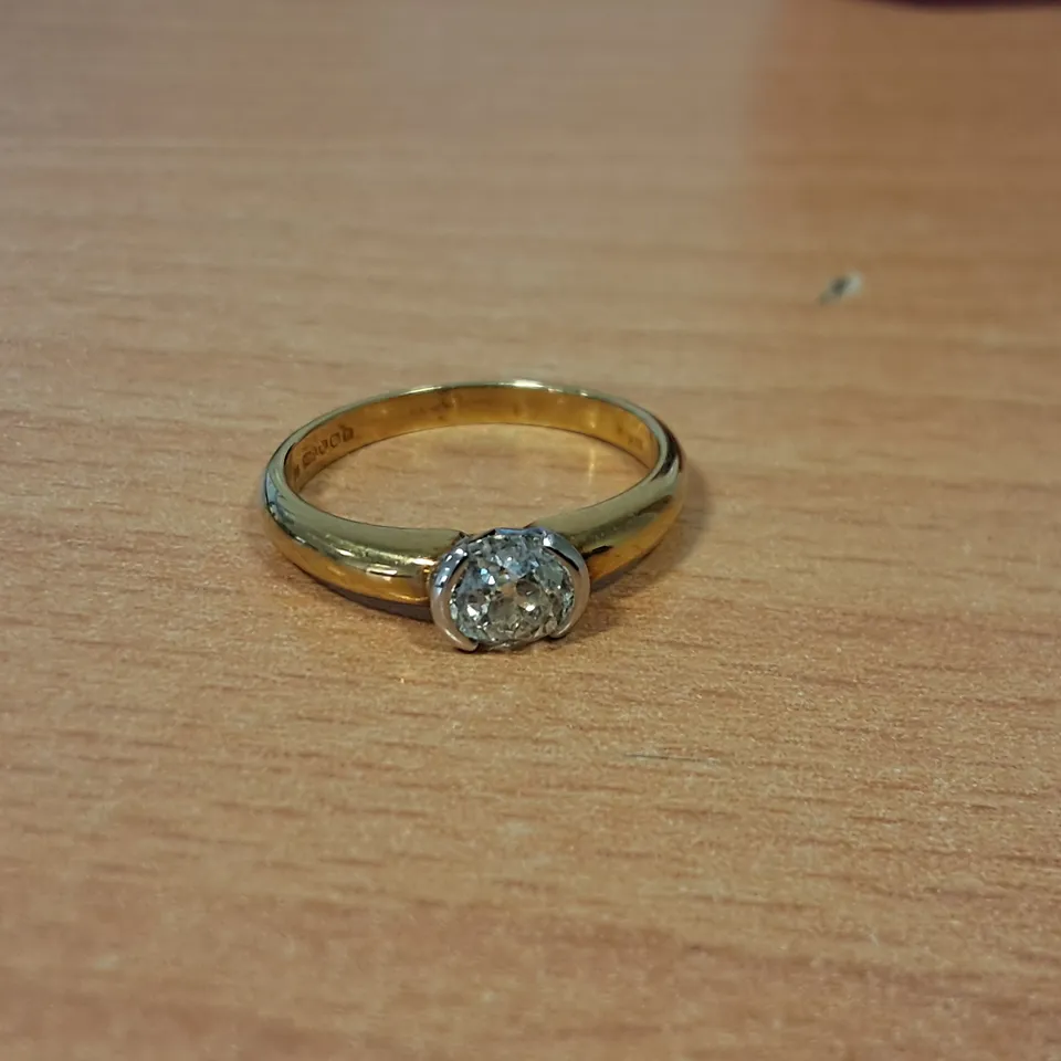 18CT YELLOW GOLD GENTS RING SET WITH NATURAL DIAMOND WEIGHING +-0.73CT