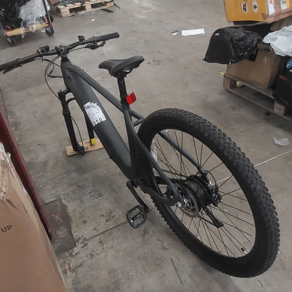 CLAUDE BUTLER WRATH ELECTRIC MOUNTAIN BIKE - MISSING CHARGER AND WHEEL