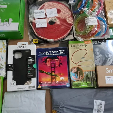 LARGE QUANTITY OF ASSORTED ITEMS TO INCLUDE SMART LIGHT STRIP, DVDS AND INDOOR AERIAL