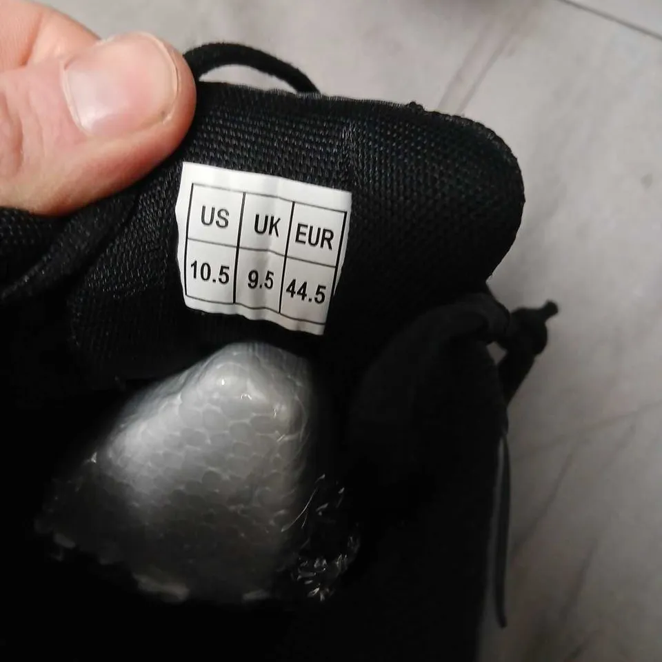 CONZURI MEN'S BLACK MESH TRAINERS UK 9.5 (US 10.5)