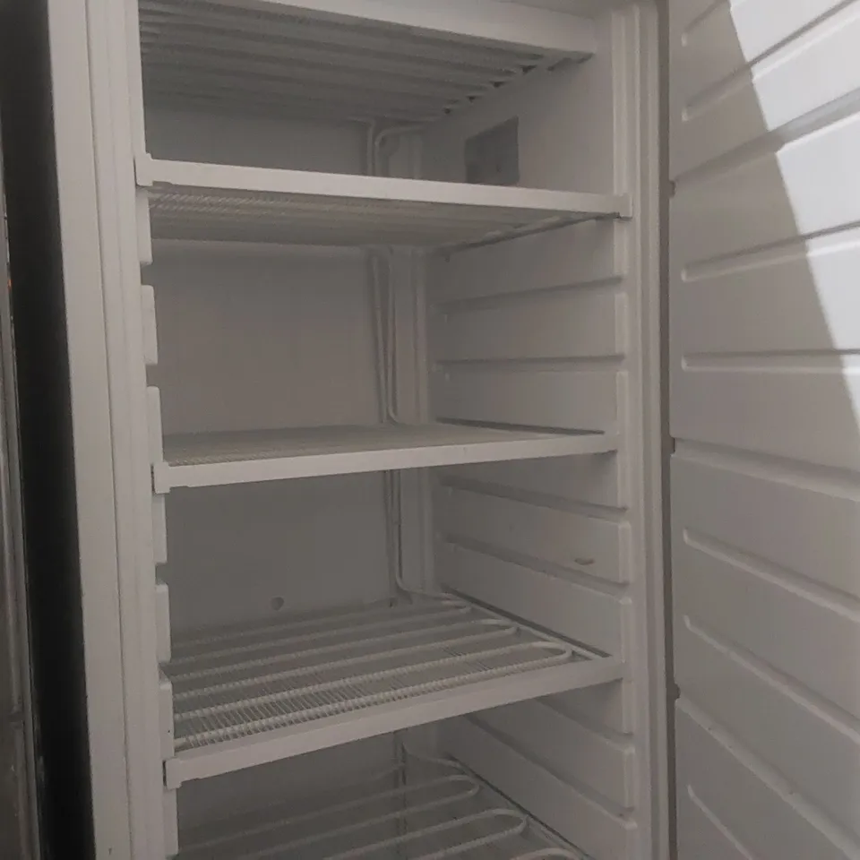 BLIZZARD COMMERCIAL TEMPERATURE CONTROLLED FOOD STORAGE CABINET