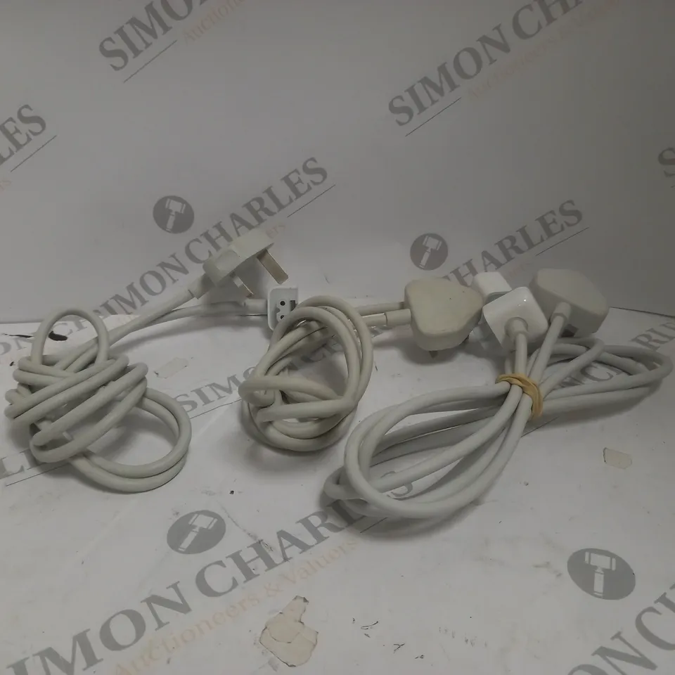 BOX OF APPROX 70 ASSORTED ORIGINAL APPLE EXTENSION CABLE PLUGS