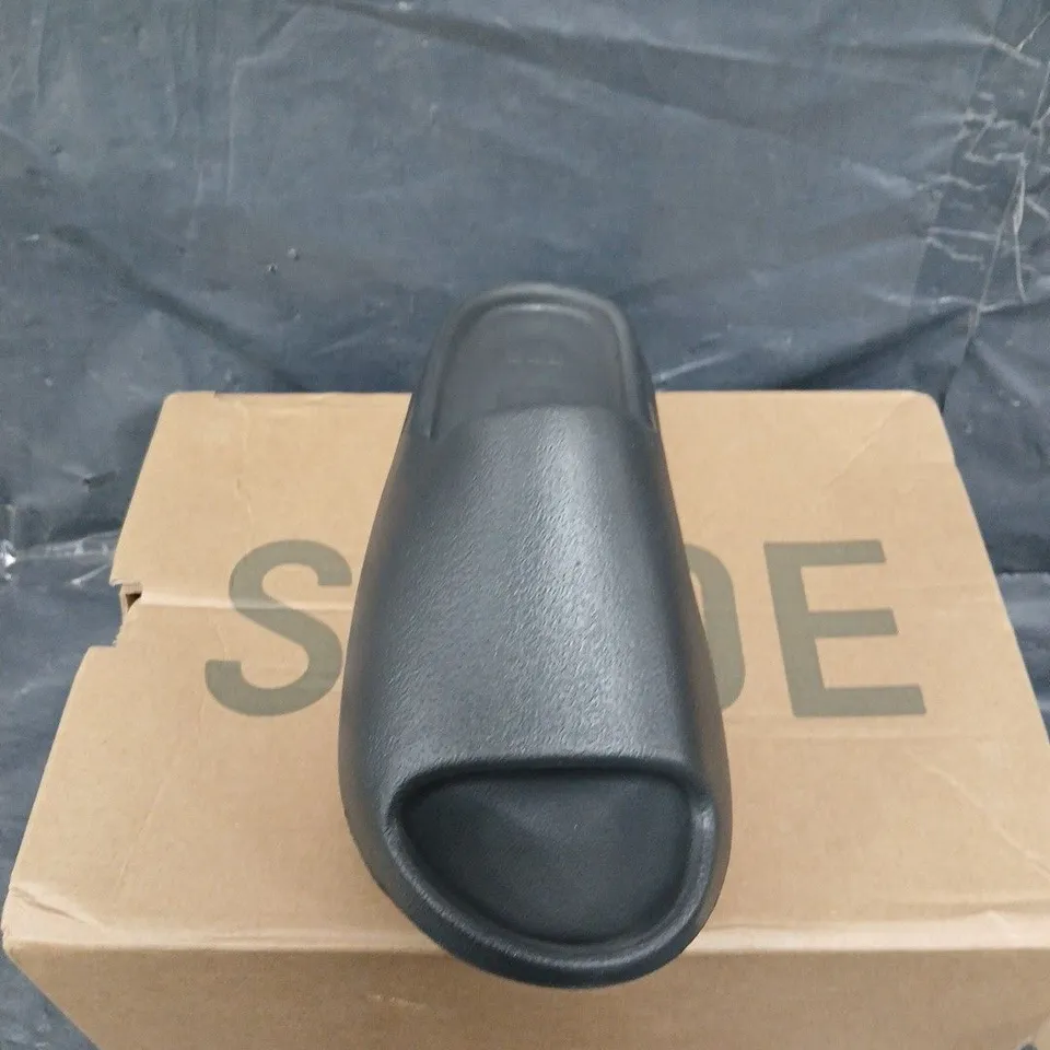BOXED PAIR OF YEEZY SLIDES - UK SIZE 9