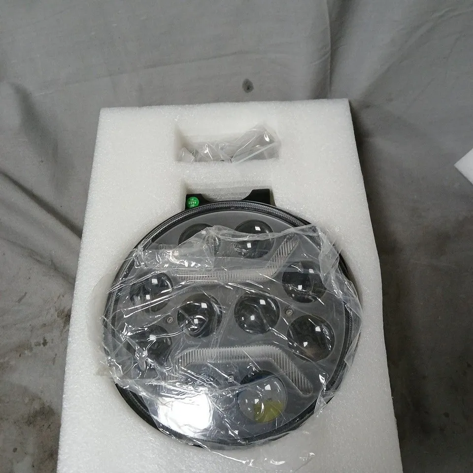 LED VEHICLE LIGHT 7 INCH 