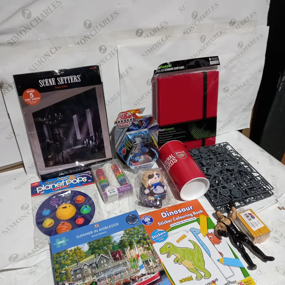 LOT OF APPROXIMATELY 10 ASSORTED ITEMS TO INCLUDE FIDGET TOYS, JIGSAWS AND TEDDIES