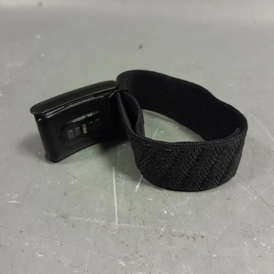 WHOOP 4.0 FITNESS TRACKER 