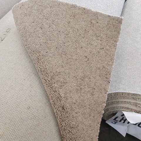 ROLL OF QUALITY DIM BERBER CLEVELAND WAY CARPET // SIZE: APPROX 4 X 8.05m