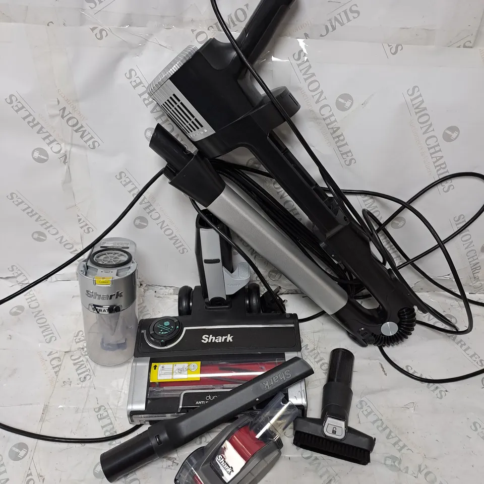 SHARK STRATOS ANTI HAIR WRAP PET PRO VACUUM CLEANER HZ3000UKT