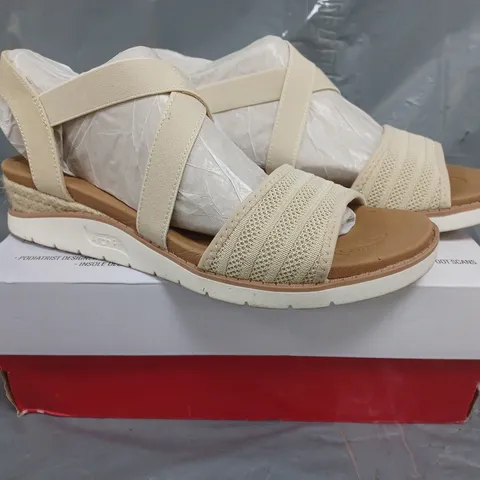 BOXED PAIR OF BOBS FROM SKECHERS ARCH FIT SANDALS IN CREAM SIZE 6