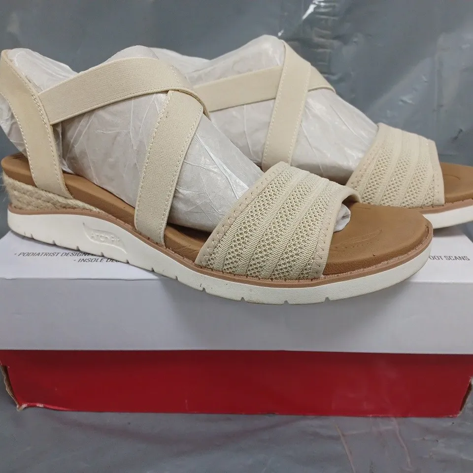 BOXED PAIR OF BOBS FROM SKECHERS ARCH FIT SANDALS IN CREAM SIZE 6