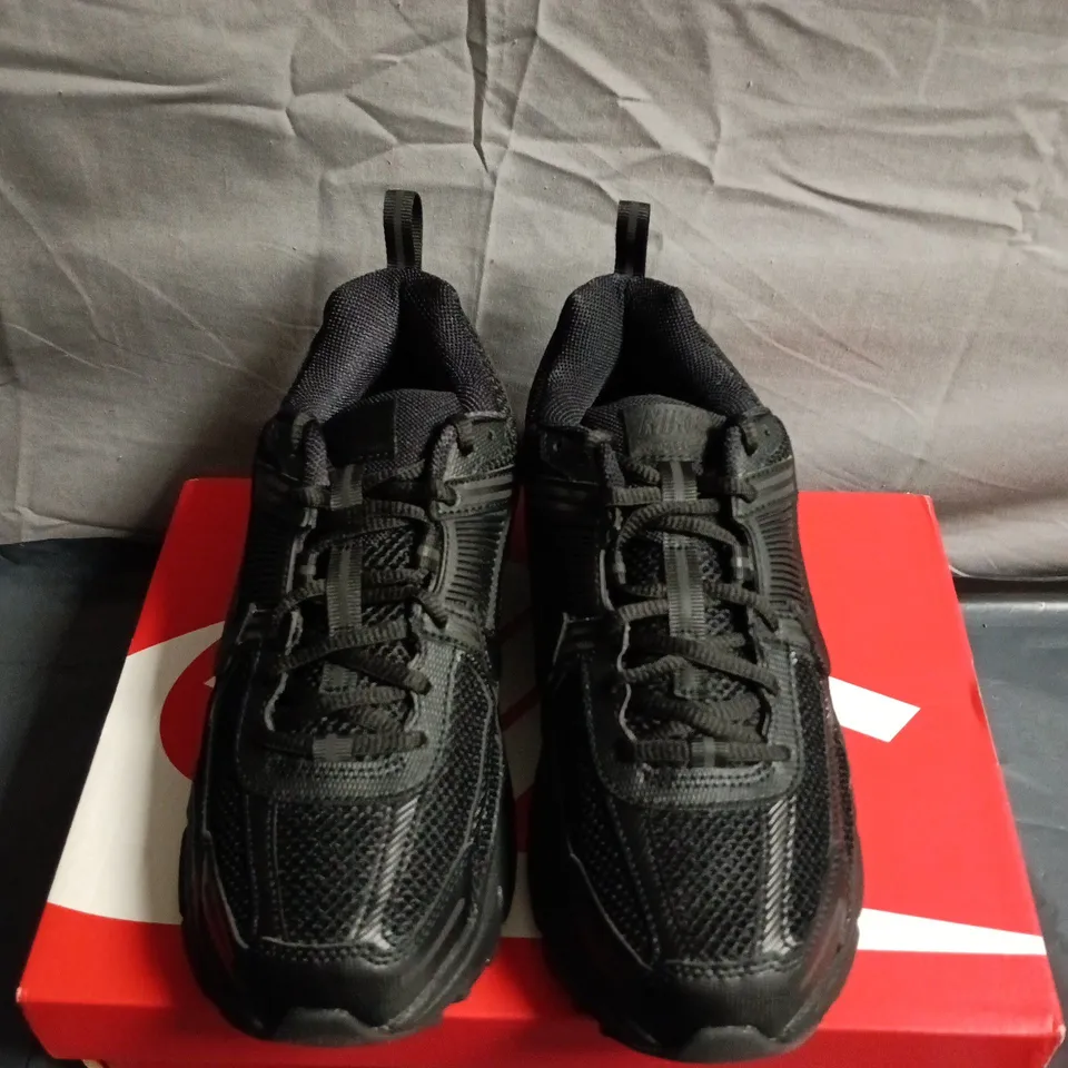 BOXED PAIR OF NIKE VOMERO 5 (GS) KIDS' RUNNING SHOES – UK 5Y, BLACK