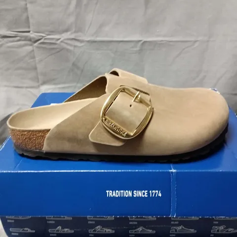 BOXED PAIR OF BIRKENSTOCK BOSTON BIG BUCKLE CLOGS IN SAND - SIZE 40