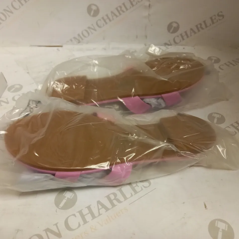 C'M PARIS PINK SIZE 39 FLAT HEEL 