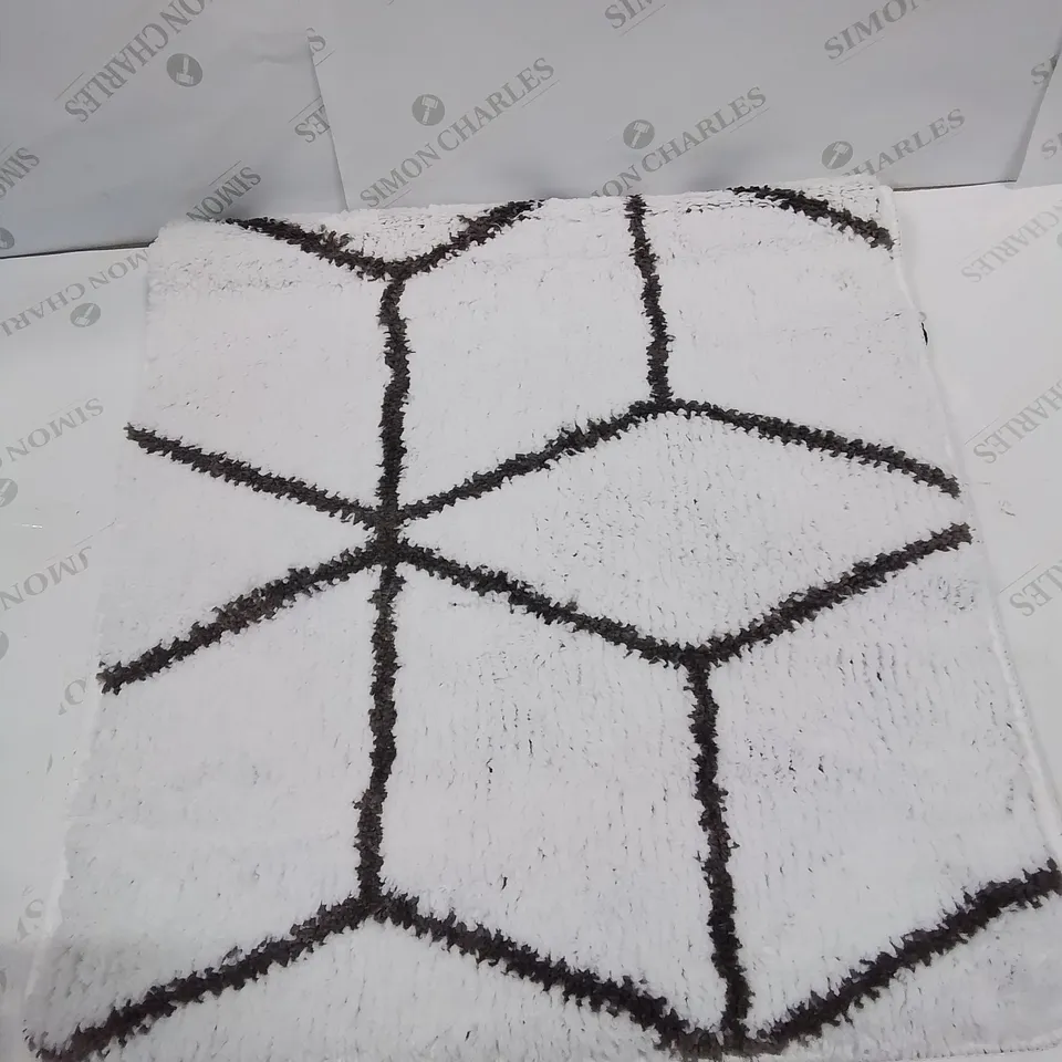 BRAND NEW PACO HOME WHITE ANTHRACITE KAUNAS 540 BATH MAT 50CM X 80CM 