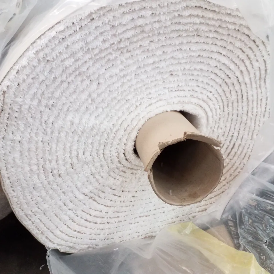ROLL OF QUALITY SATINO CASANOVA WHITE RABBIT CARPET APPROXIMATELY 22×4M