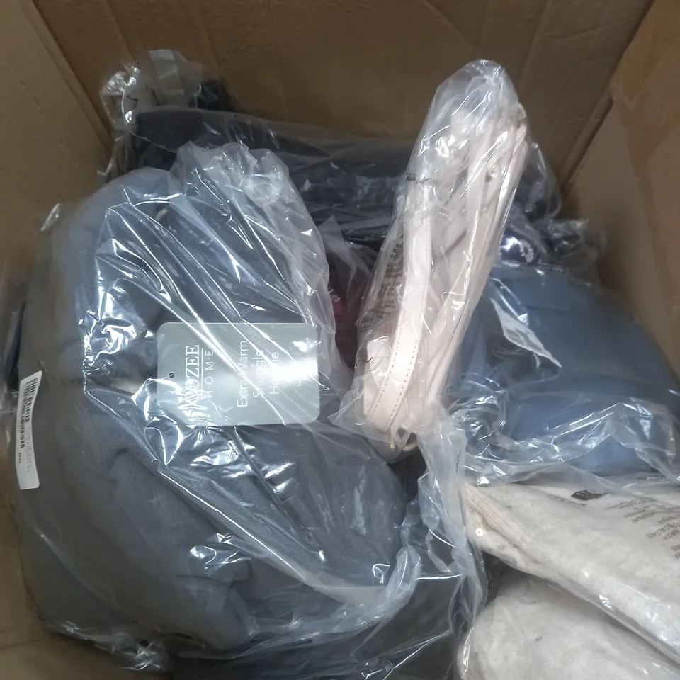 BOX OF APPROXIMATELY 10 ASSORTED CLOTHING ITEMS IN VARIOUS STYLES, COLOURS AND SIZES