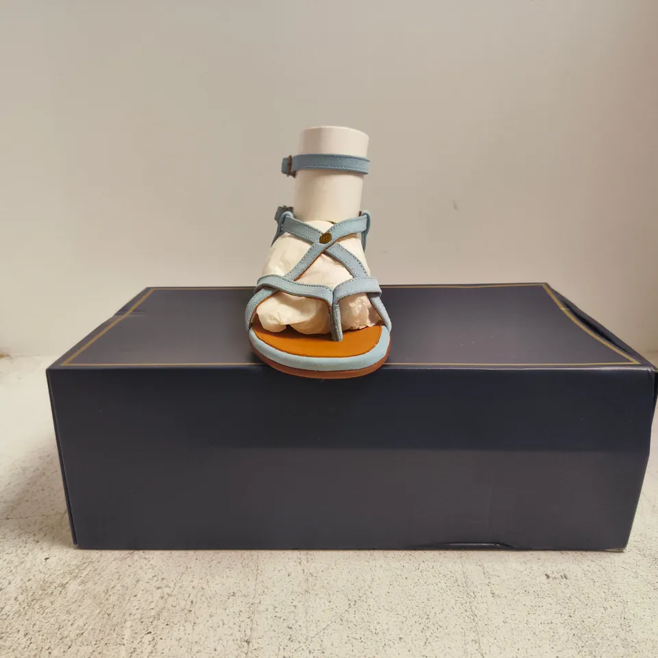BOXED PAIR OF FAIRFAX & FAVOR WOMENS BRANCASTER SANDALS IN SKY BLUE SUEDE SIZE UK 4