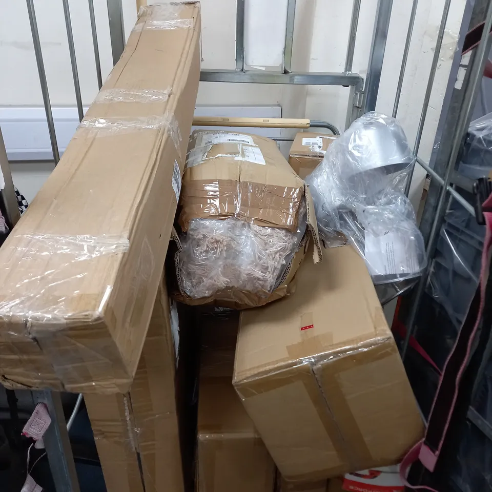 APPROXIMATELY 12 ASSORTED ITEMS TO INCLUDE YARDFORCE CORDLESS GRASS & SHRUB SHEAR, DESK LAMPS, KITCHEN POT, ETC