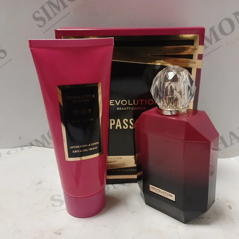 BOXED REVOLUTION BEAUTY LONDON PASSION SET RRP £12