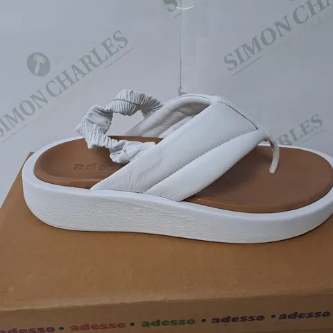 BOXED PAIR OF ADESSO LEATHER PLATFORM SANDALS IN WHITE SIZE 6