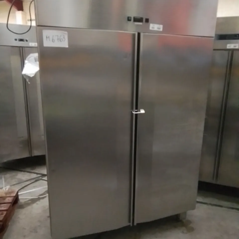 COMMERCIAL STAINLESS DOUBLE DOOR REFRIGERATED FOOD STORAGE UNIT 
