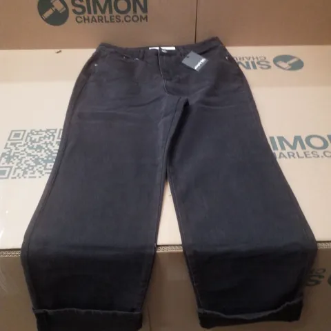 BOX CONTAINING APPROXIMATELY 10 BRAND NEW SIMPLY BE BLACK TURN UP JEANS - SIZE 12