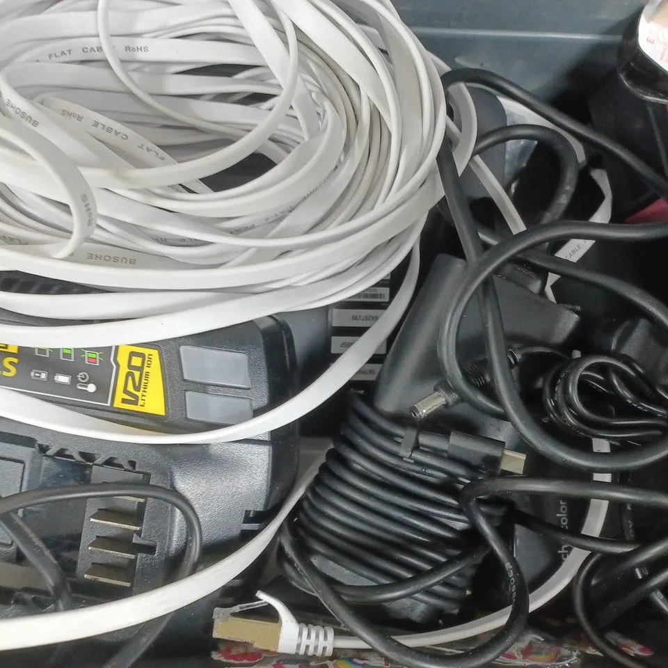 APPROXIMATELY 10 ASSORTED ELECTRICAL ITEMS TO INCLUDE TLK TALK WI-FI ROUTER, ETC