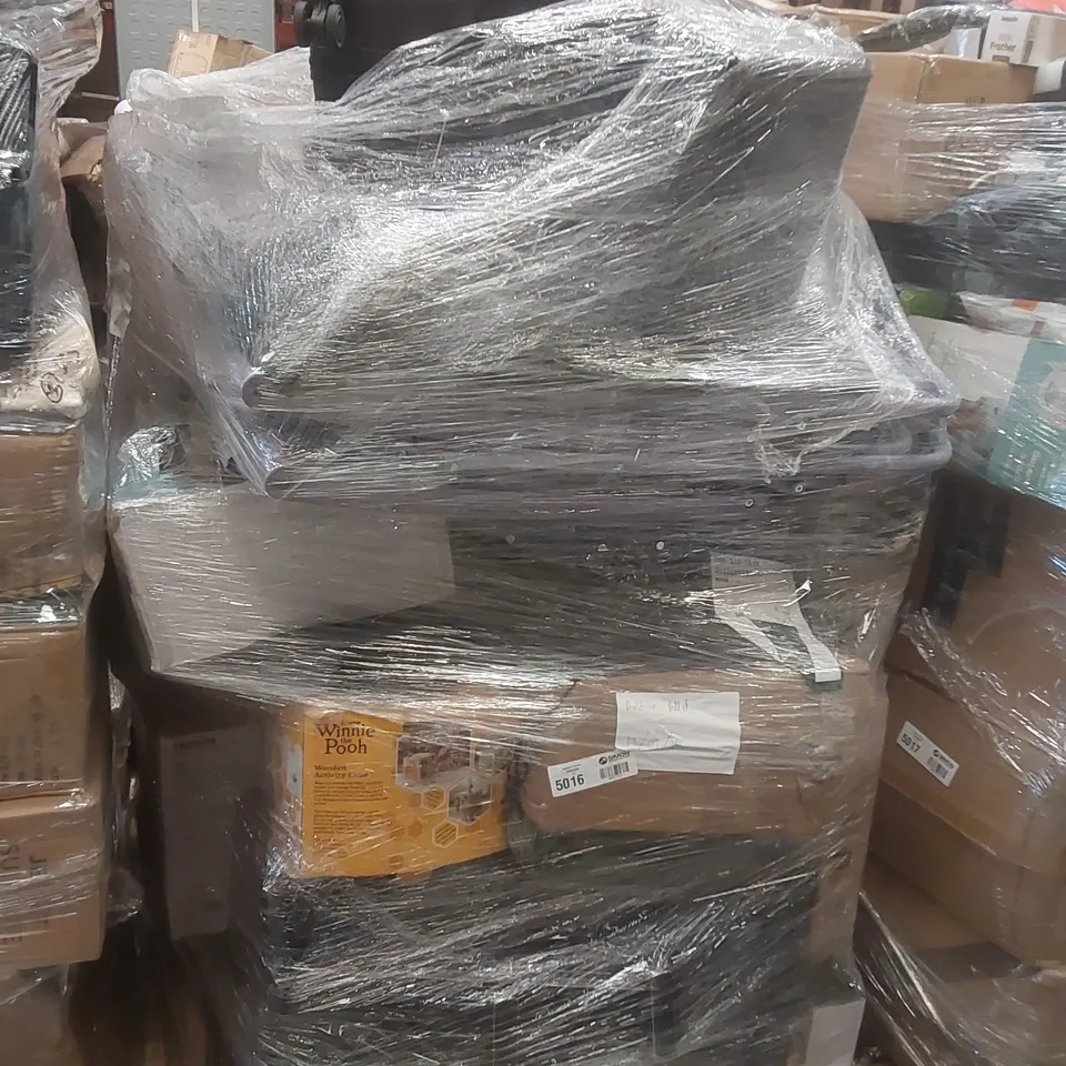 PALLET OF ASSORTED E-COMMERCE GOODS AND PRODUCTS TO INCLUDE: AIRFRYERS, WINNIE THE POOH ACTIVITY CUBE, GRAVITY CHAIR, SUITCASE ECT