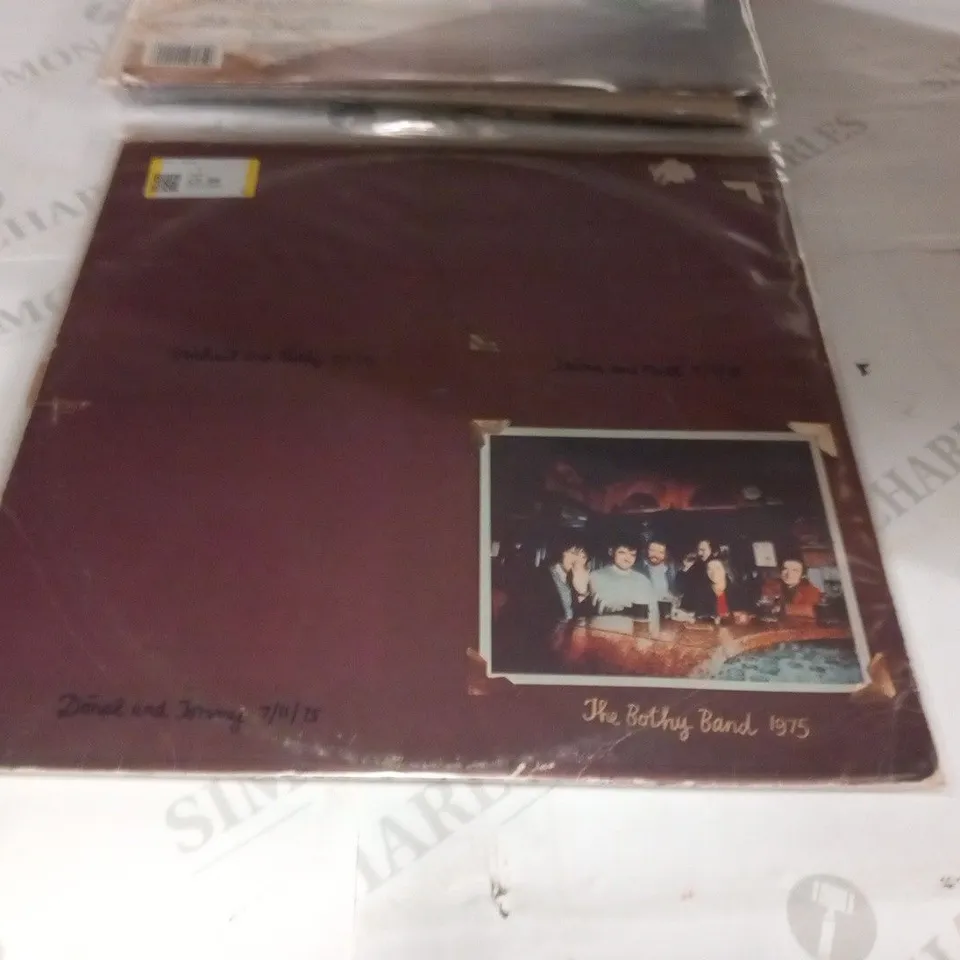 A COLLECTION OF 8 X VINYL RECORDS.
