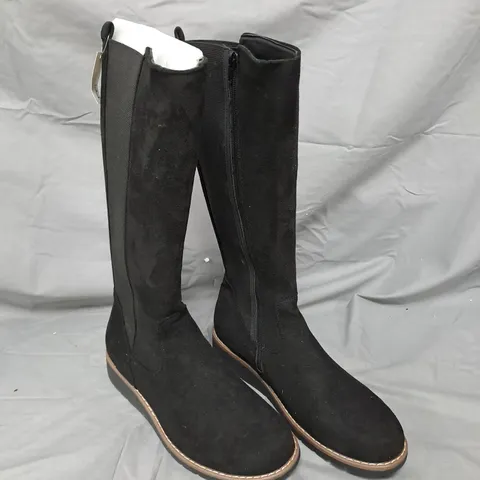 SHOES BY EMMA BLACK KNEE-HIGH BOOTS – 7