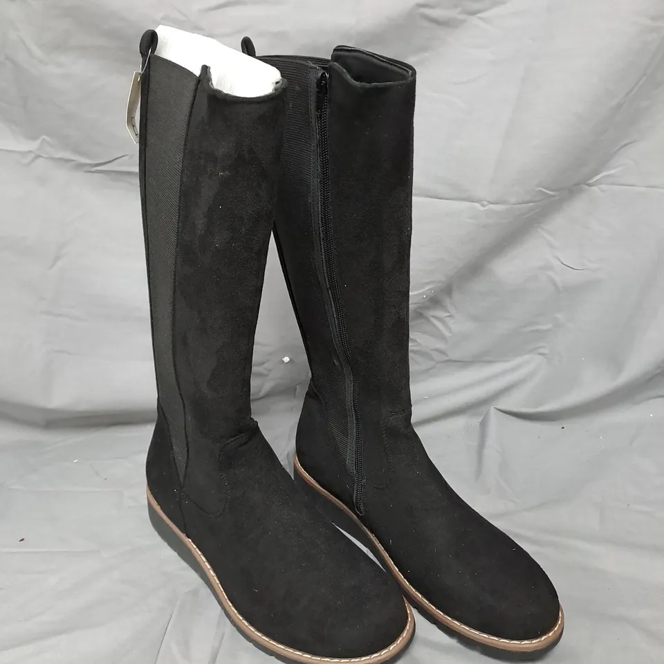 SHOES BY EMMA BLACK KNEE-HIGH BOOTS – 7