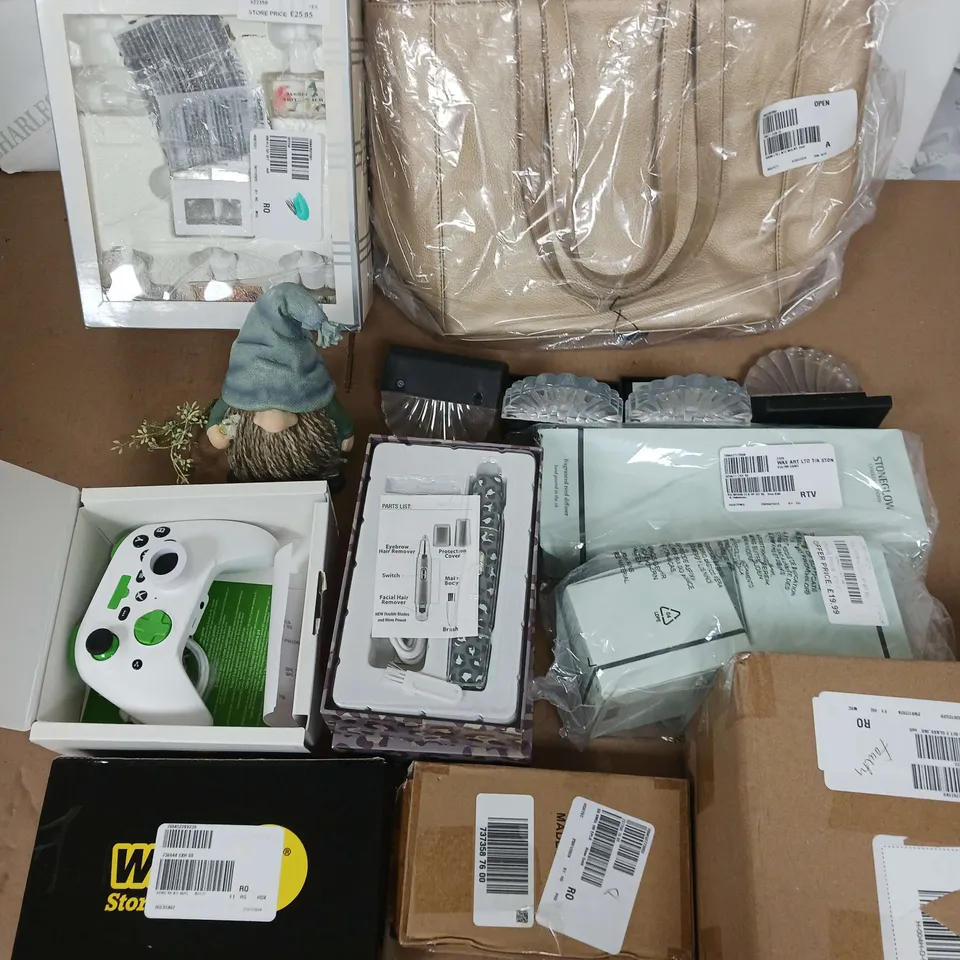 LOT OF 10 ASSORTED HOUSEHOLD ITEMS TO INCLUDE GAMING CONTROLLER, ASHWOOD LEATHER BAG AND FACIAL HAIR REMOVER