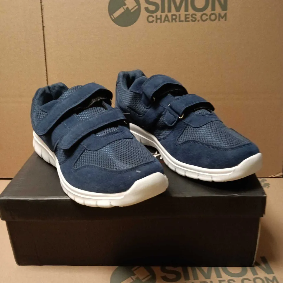 CHARLES SOUTHWELL JONATHAN NAVY VELCRO SNEAKERS – WIDE FIT, UK 9