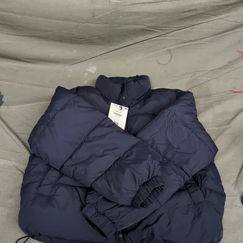 BERSHKA NAVY PUFFER JACKET – UK 6 (XS)