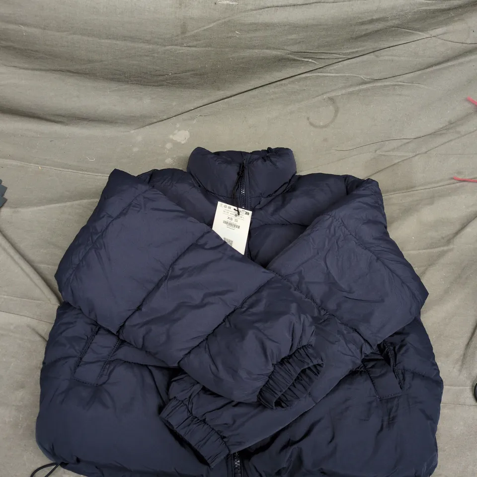 BERSHKA NAVY PUFFER JACKET – UK 6 (XS)