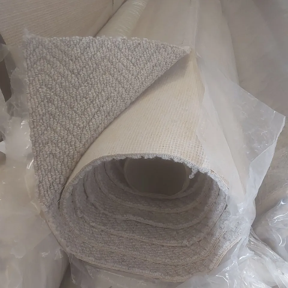 ROLL OF QUALITY DURHAM ALTERNATES HERRINGBONE OATMEAL CARPET // SIZE: APPROX 4 X 4.3m