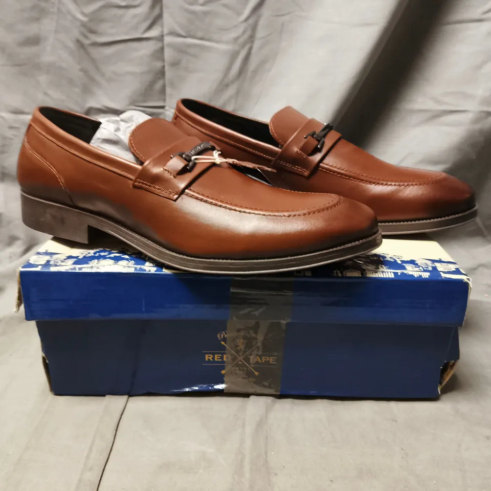 BOXED PAIR OF RED TAPE LOAFERS IN BROWN SIZE UK 10