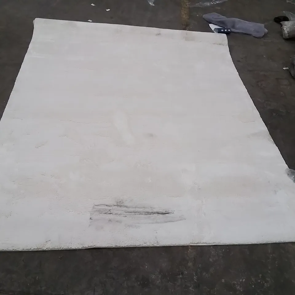 QUALITY DESIGNER AREA RUG APPROXIMATELY 290X200CM