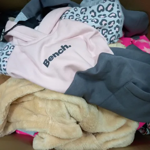 BOX OF APPROXIMATELY 30 ASSORTED ITEMS OF CLOTHING