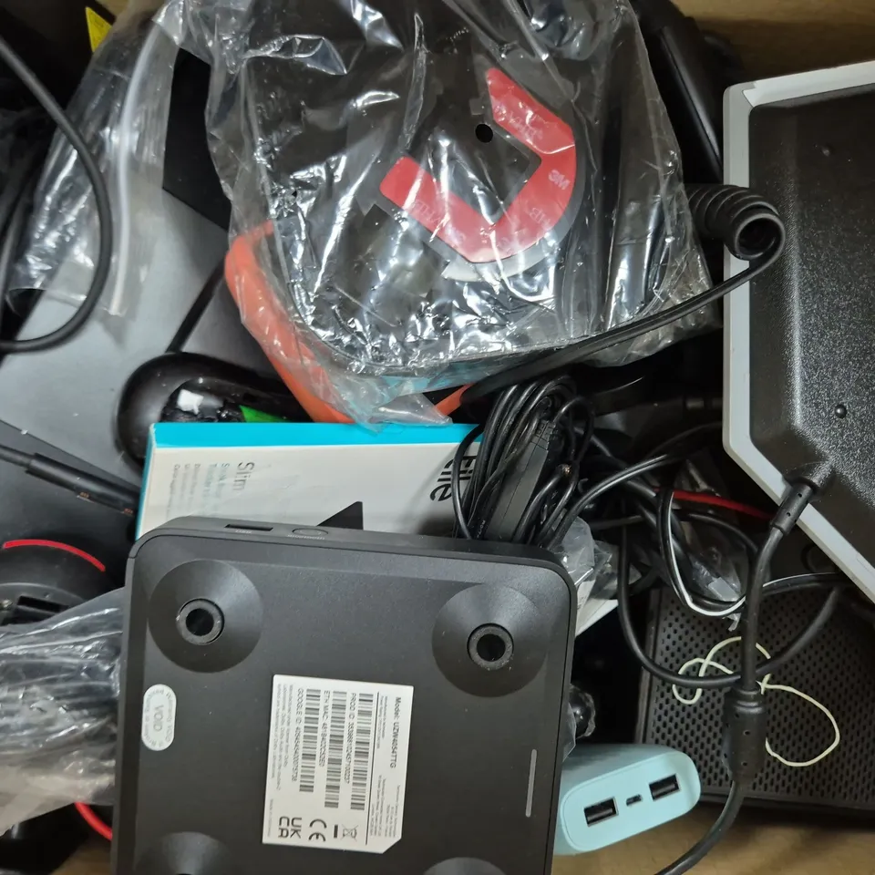 BOX OF APPROXIMATELY 15 ASSORTED ELECTRICAL ITEMS TO INCLUDE WI-FI ROUTER, VARIOUS REMOTES, ETC